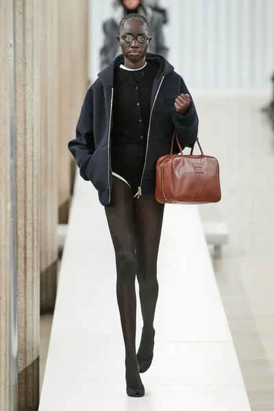 Look 14